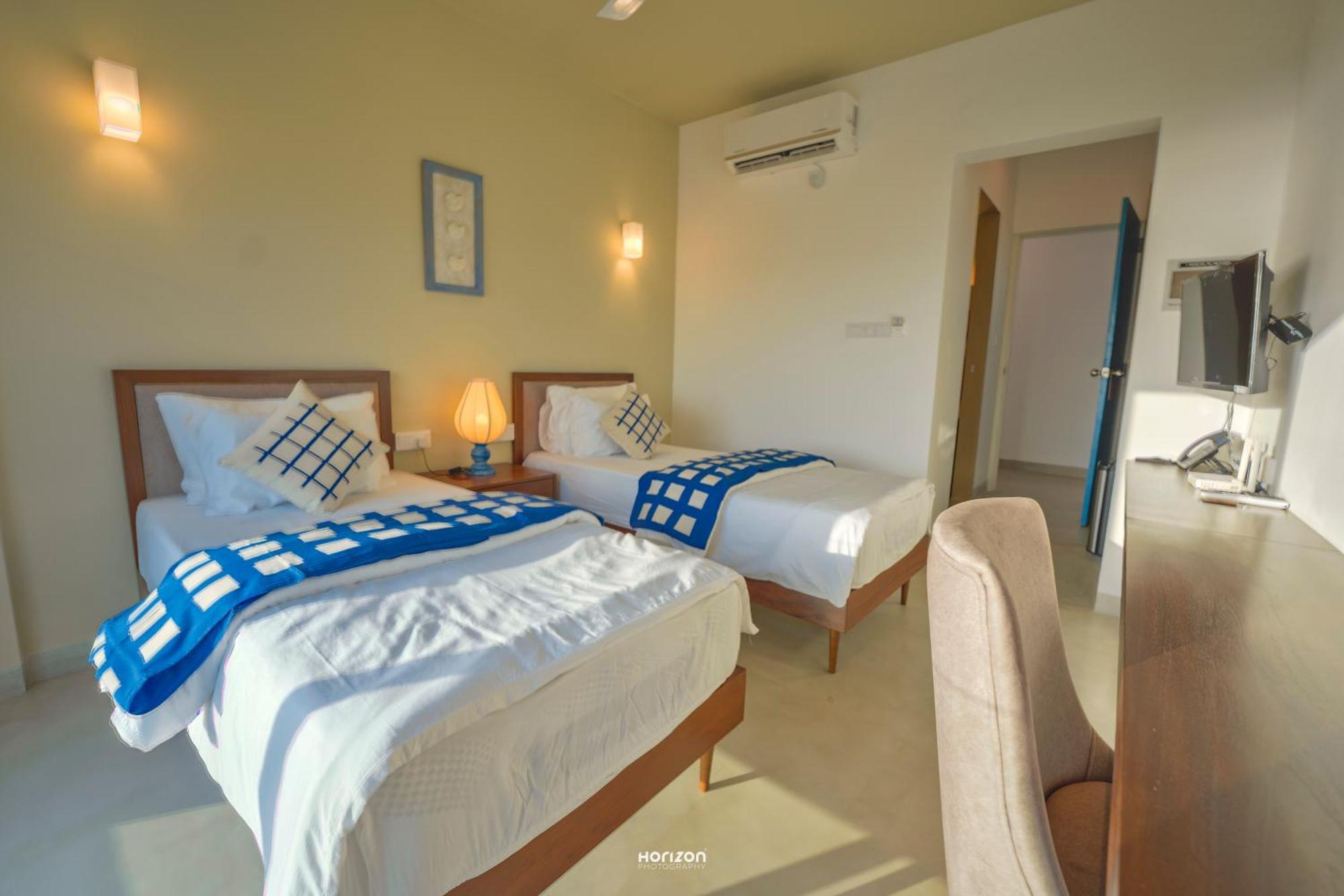 50 By The Sea Hotel Dehiwala-Mount Lavinia Exterior photo